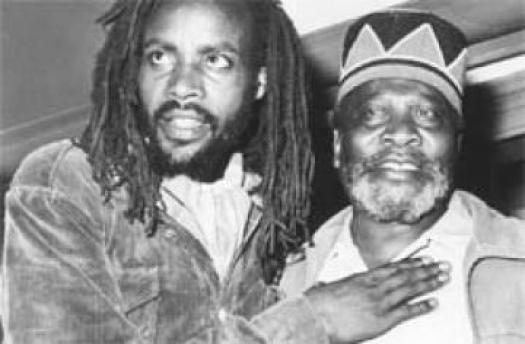 Jamhuri magazine 2012, en http://jamhurimagazine.com/index.php/icon/3550-the-forgotten-mau-mau-field-marshal-musa-mwariama.html fotografia